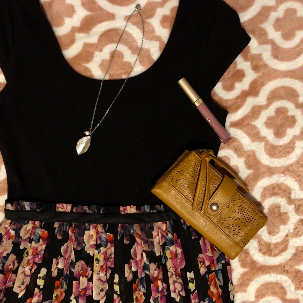 🌷Perfect Spring Dress - Picture 2 of 7